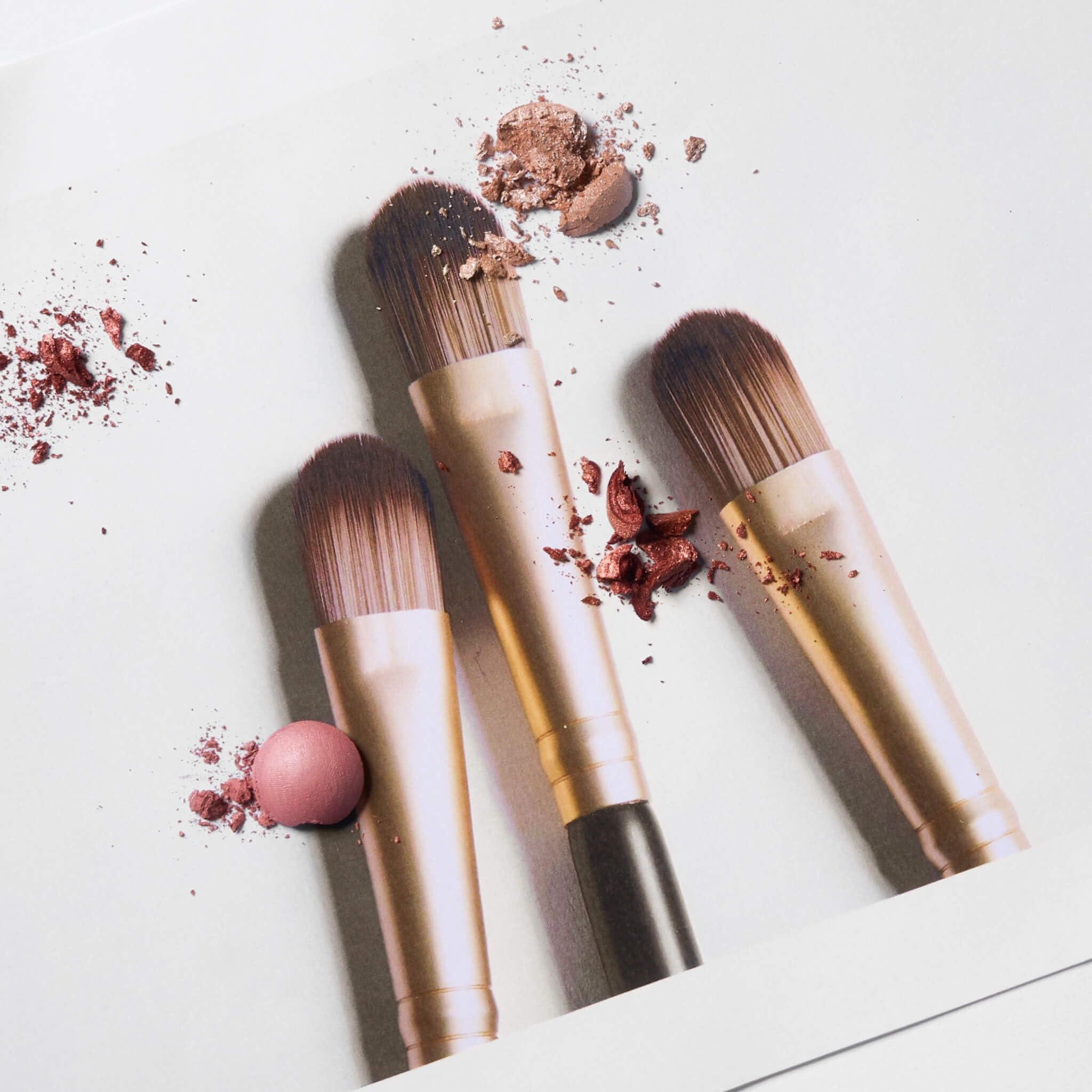 LAURA GELLER NEW YORK Cosmetic Professional Makeup Brushes - Cruelty-Free 02 Retractable Angled Kabuki Brush